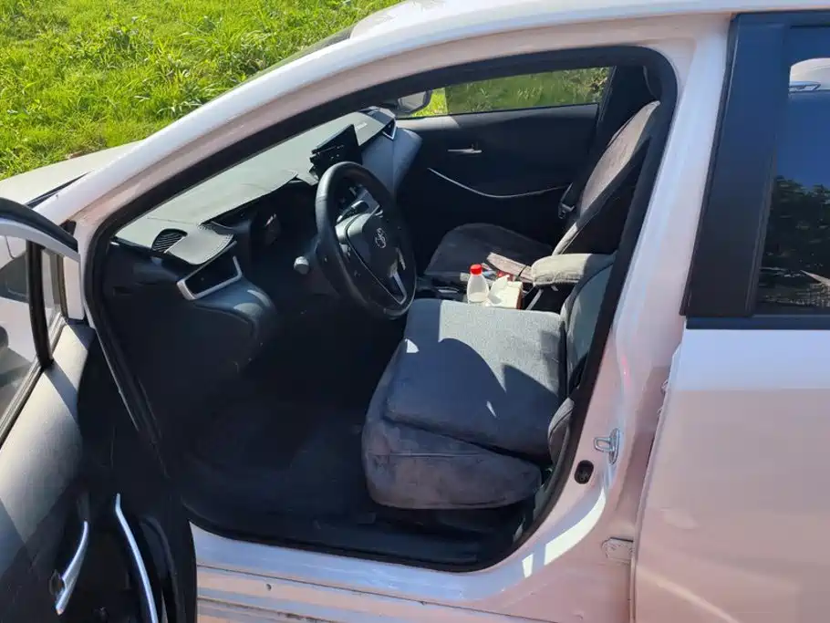 Фото 9 - Toyota Corolla