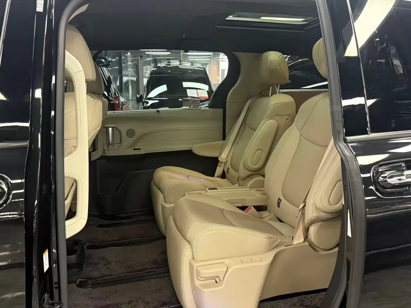 Toyota Sienna 2021 2.5L Hybrid Ultimate Edition фото 7