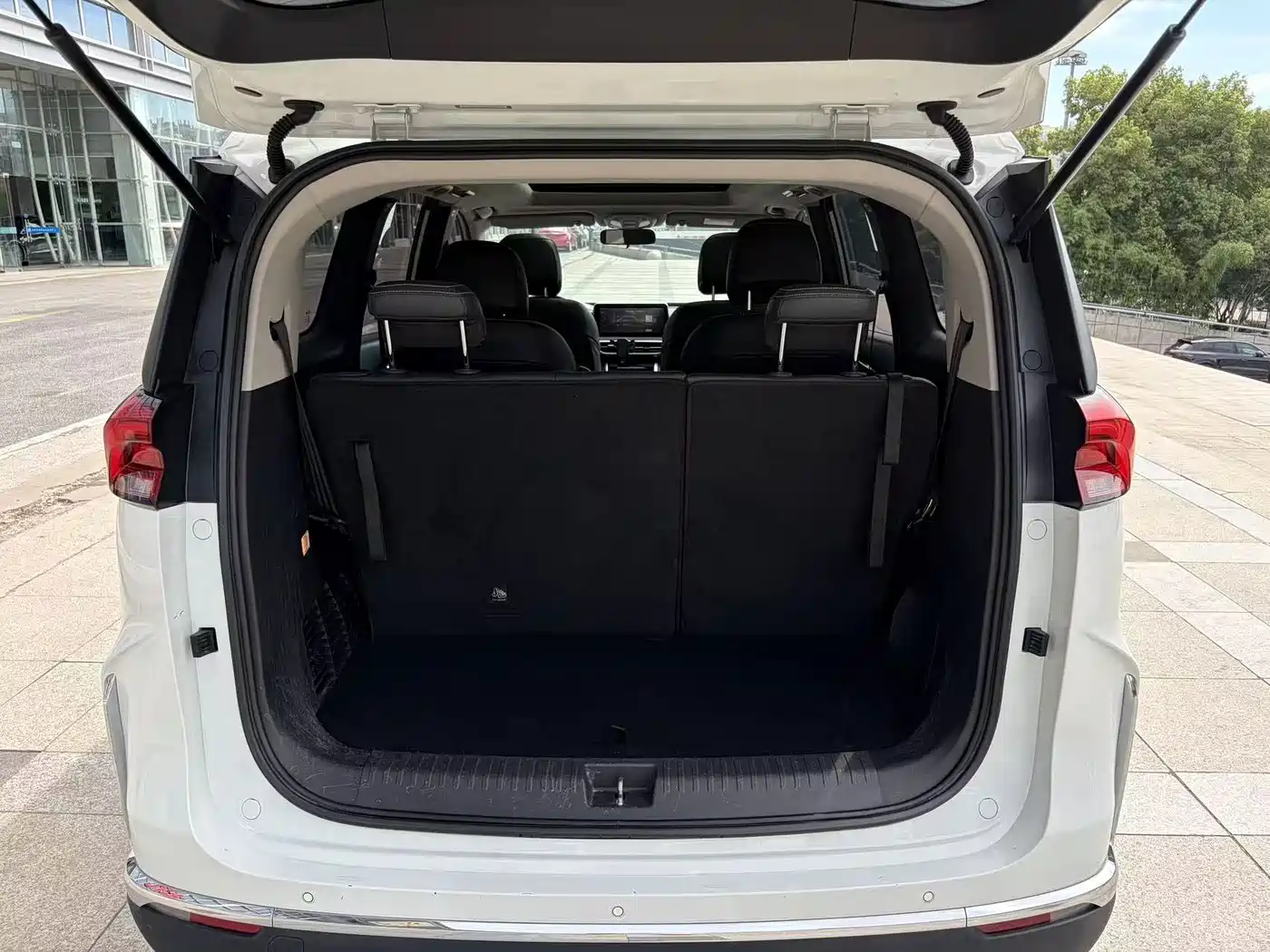 SAIC Maxus EUNIQ 5 2022 2022 Elite Edition 6-seater