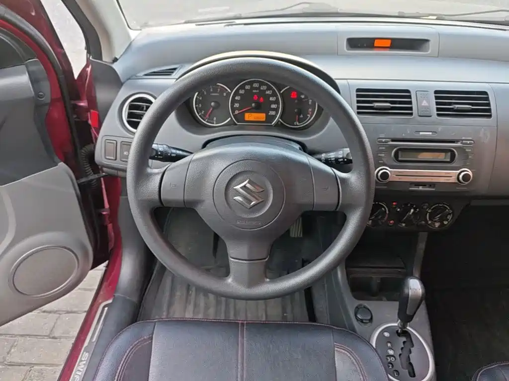 Фото 11 - Suzuki Swift