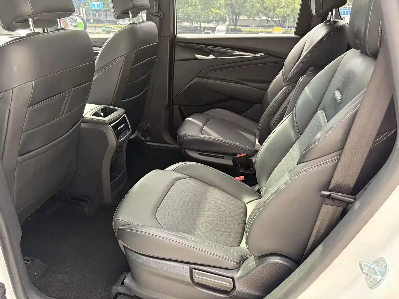 SAIC Maxus EUNIQ 5 2022 2022 Elite Edition 6-seater