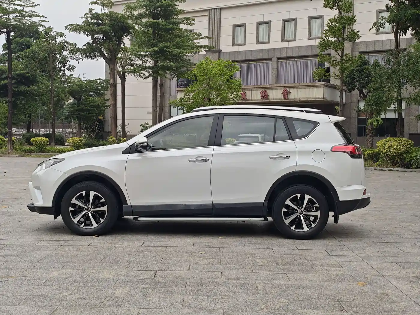 Toyota RAV4 Rongfang 2016 2.0L CVT 2WD Trend (China V) фото 4