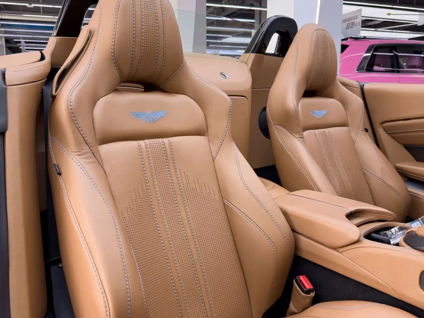 Aston Martin V8 Vantage 2021 2020 4.0T V8 Roadster