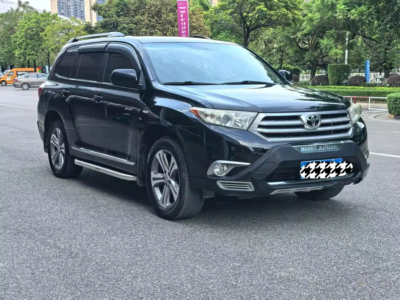 Photo 3 - Toyota Highlander