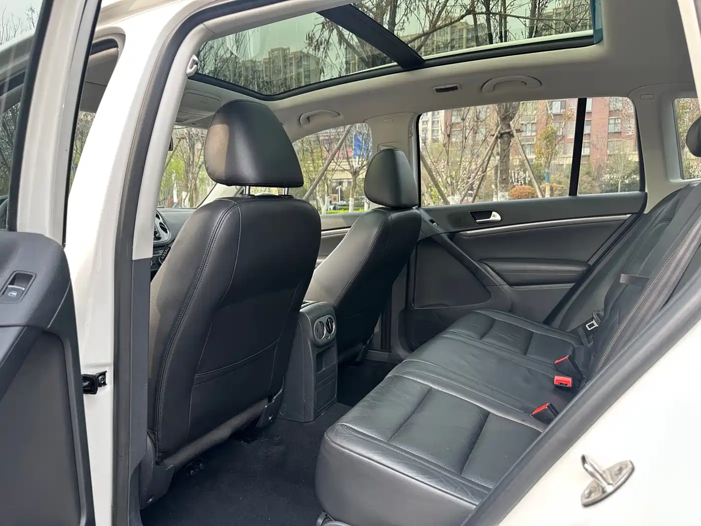 Volkswagen Tiguan 2015 1.8TSI Automatic 4WD Highline фото 6