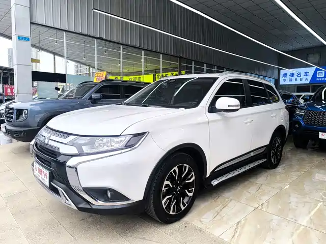 MITSUBISHI OUTLANDER