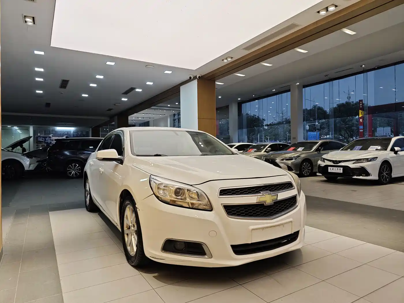 Chevrolet Malibu 2013 2.0L Automatic Luxury Edition фото 4