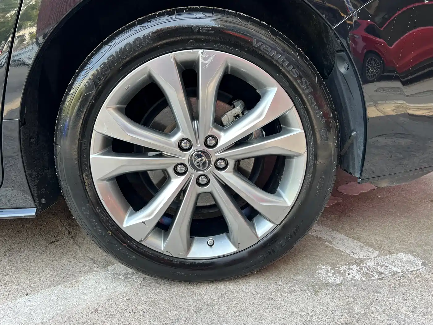 Toyota Sienna 2023 2.5L Hybrid Platinum Edition фото 39