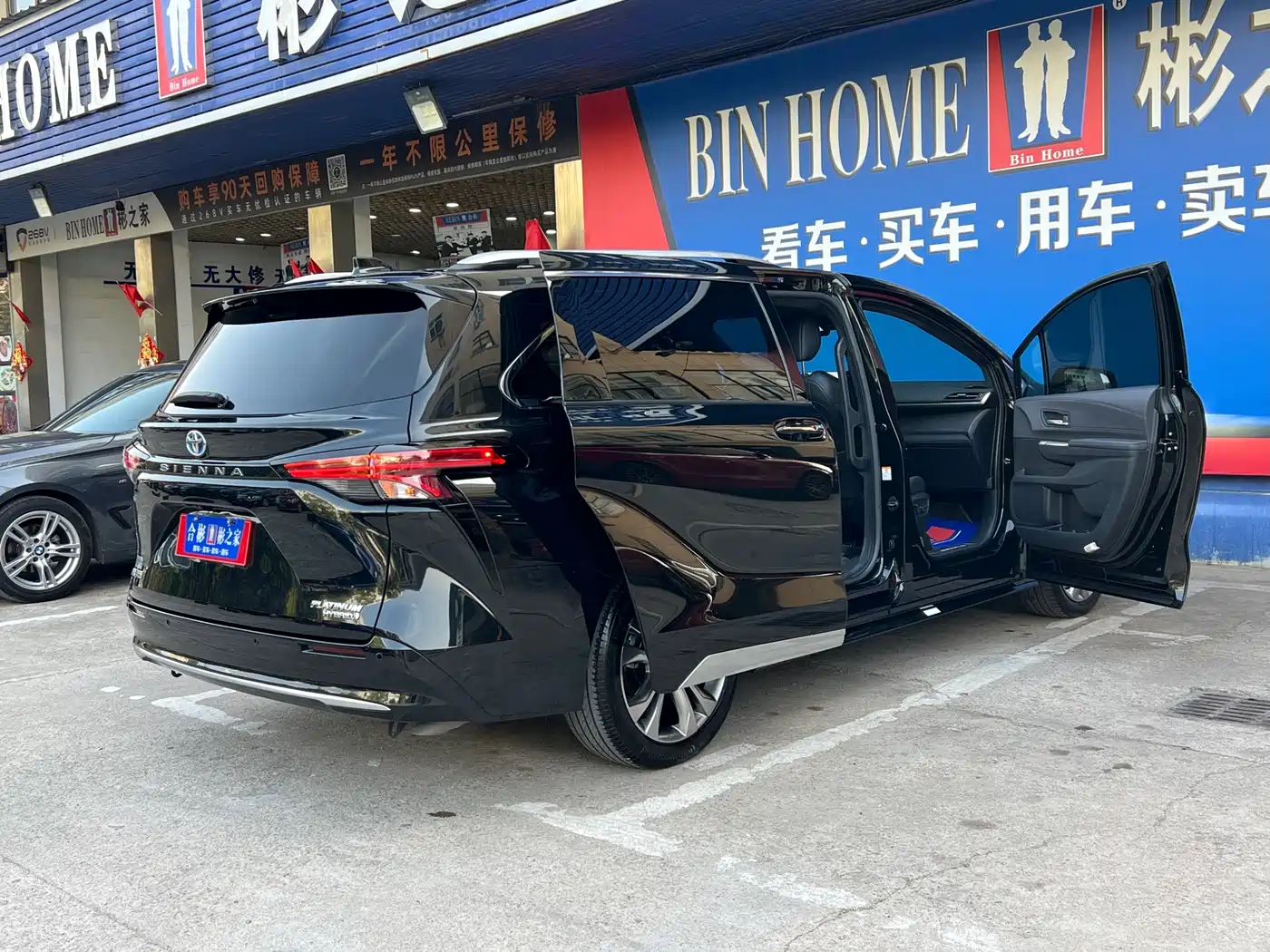 Toyota Sienna 2023 2.5L Hybrid Platinum Edition фото 20