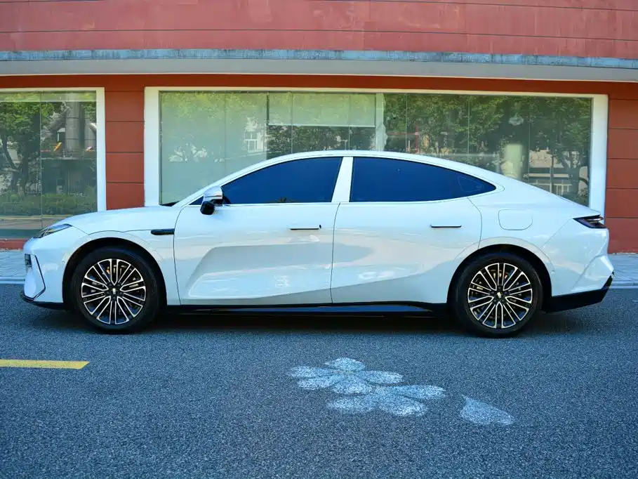 Geely Galaxy Galaxy E8 2025 2025 575km Exploration Smart Drive Edition