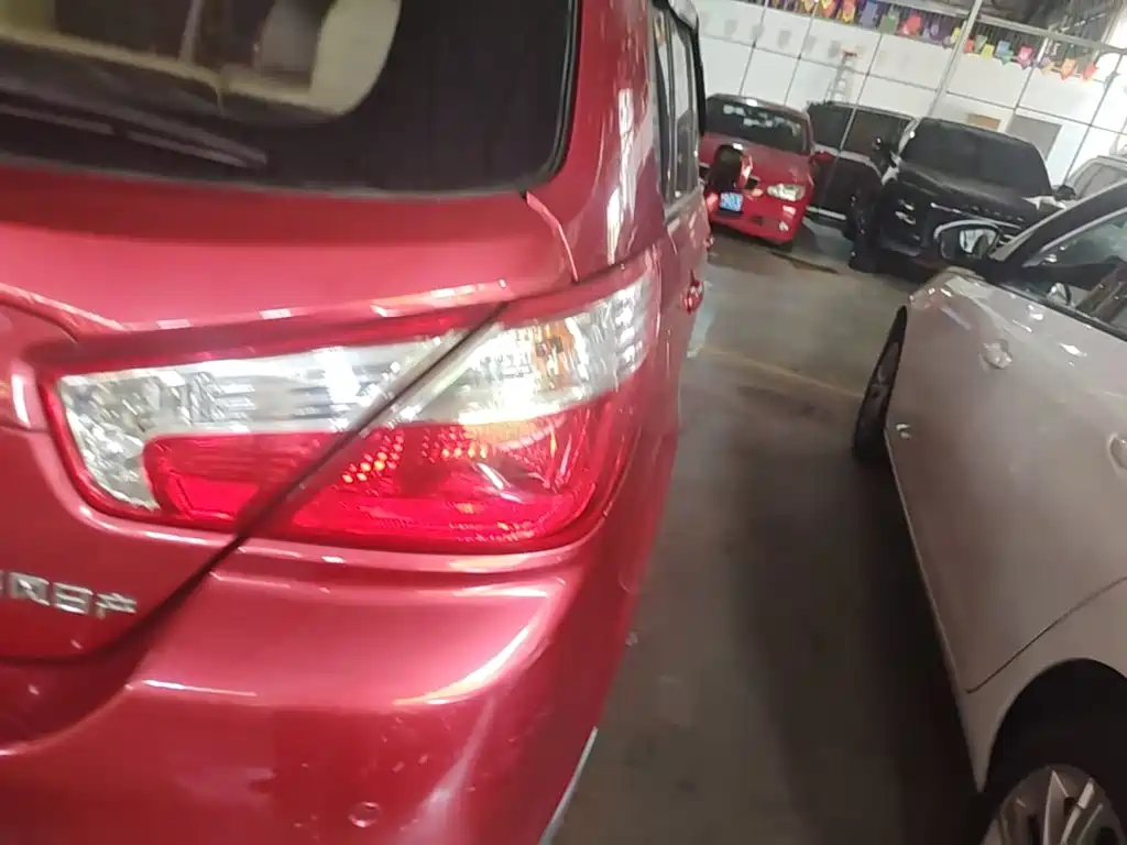 Venucia R50 2014 2013 1.6L Automatic Luxury Edition