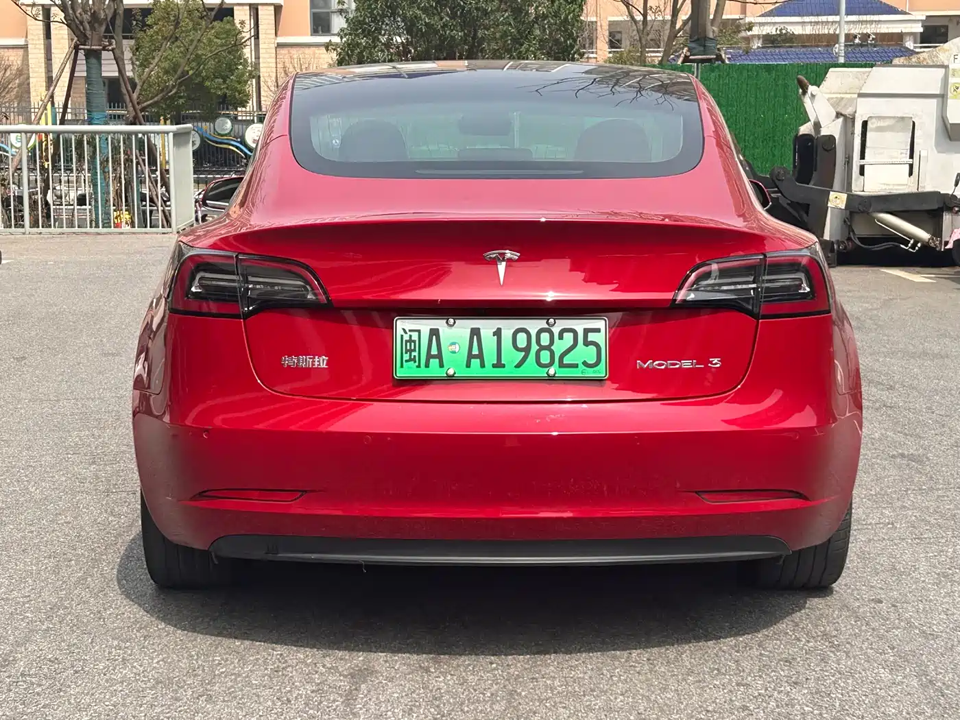 TESLA MODEL 3