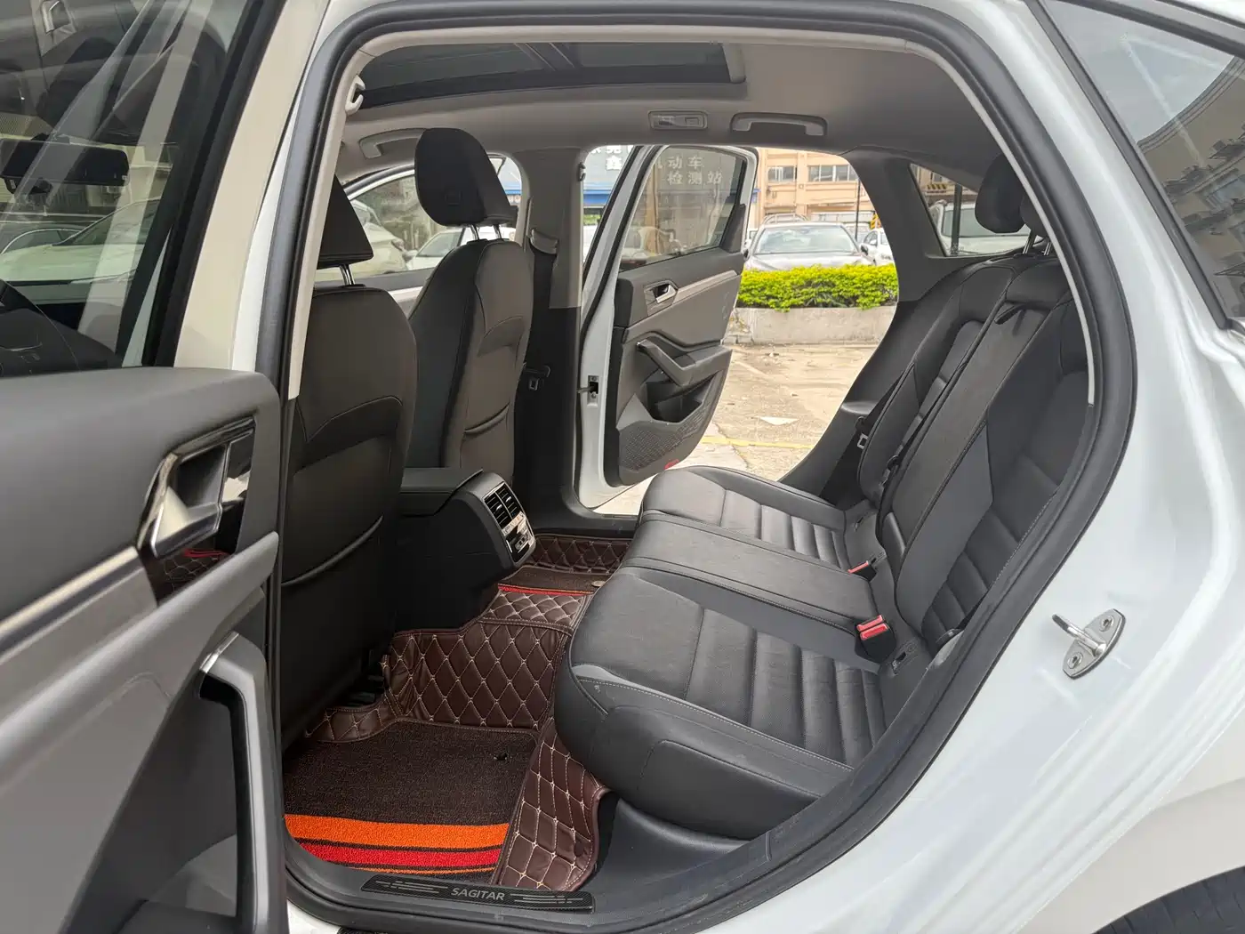 Volkswagen Sagitar 2021 280TSI DSG 30th Anniversary Edition фото 15