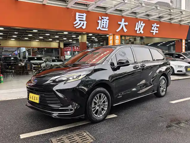 Toyota Sienna 2.5L, гибрид, Комфорт