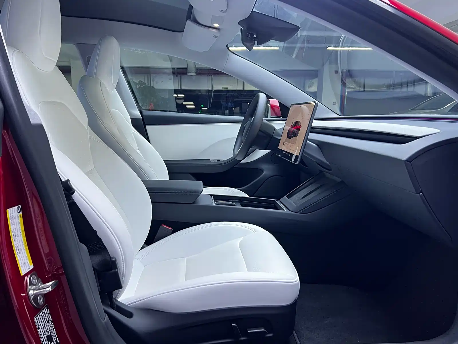 Фото 4 - Tesla Model 3