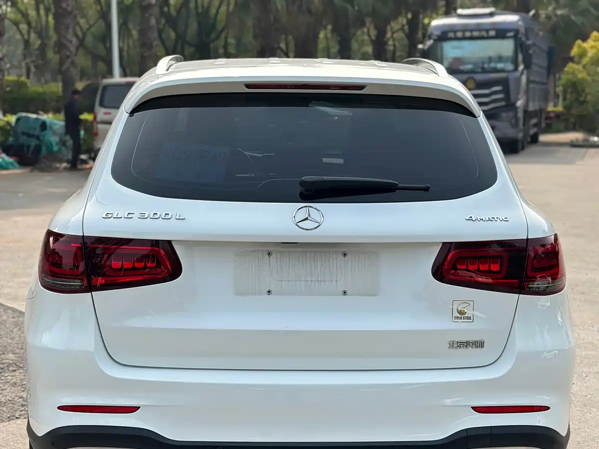 MERCEDES-BENZ GLC