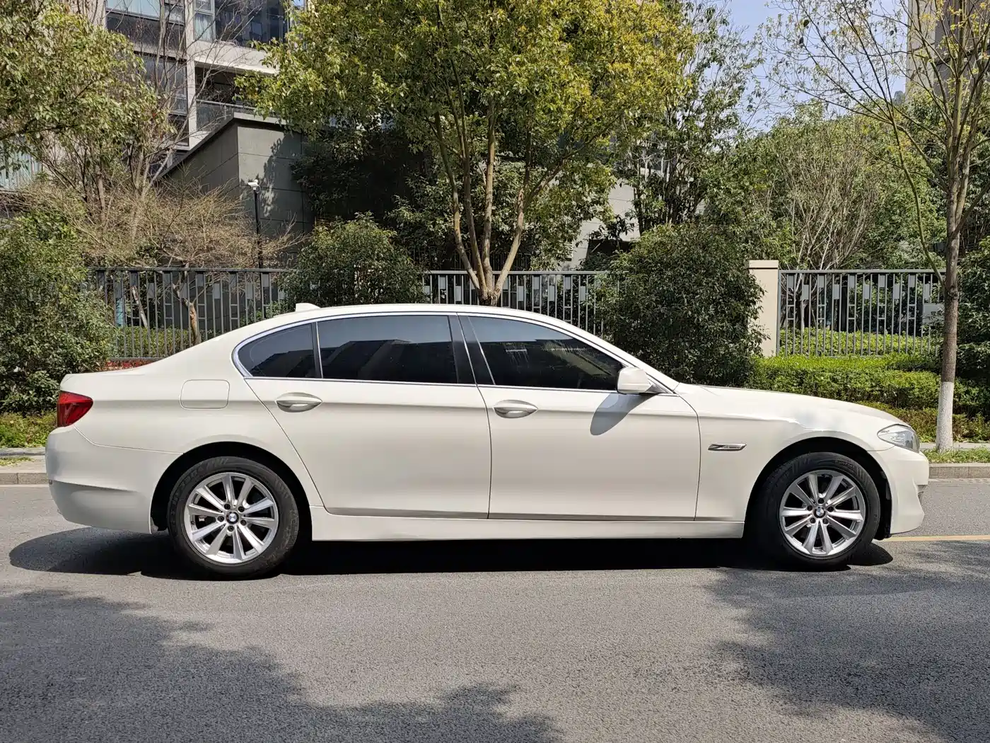 BMW 5 Series 2012 523Li Luxury фото 6