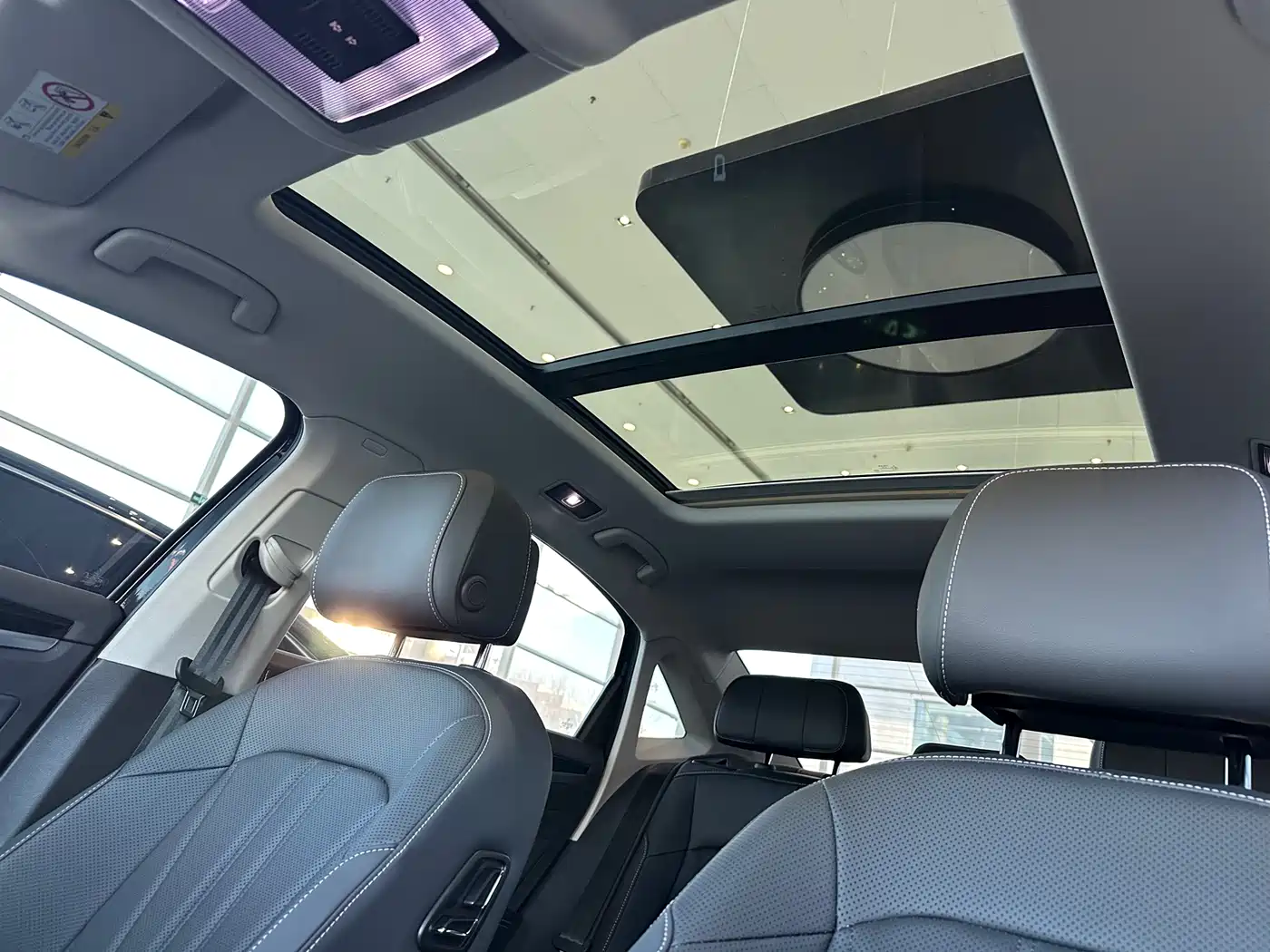 Volkswagen Passat 2025 Outstanding 380TSI Starlight Dragon Soaring Edition фото 17