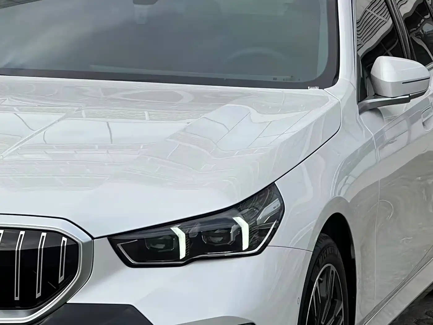 BMW 5 Series 2026 530Li Leading M Sport Package фото 23