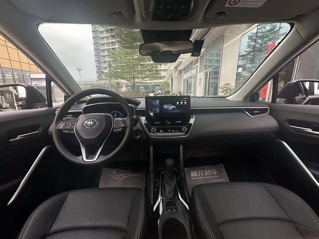 Toyota Frontlander 2023 2.0L CVT Luxury Edition фото 16