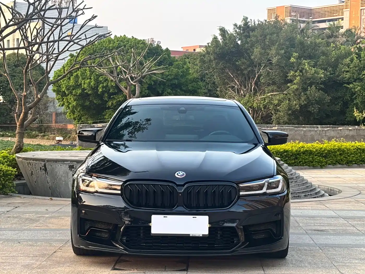 BMW 5 Series 2022 530Li Leading M Sport Package фото 2