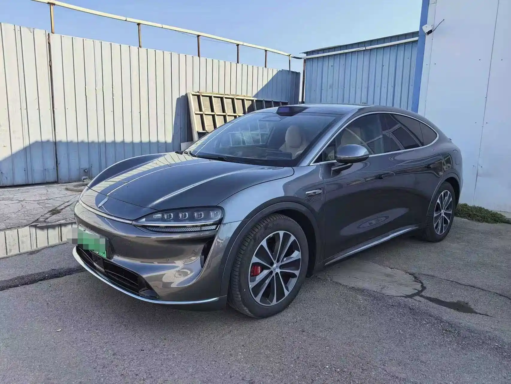 Photo 1 - Zhijie Luxeed R7