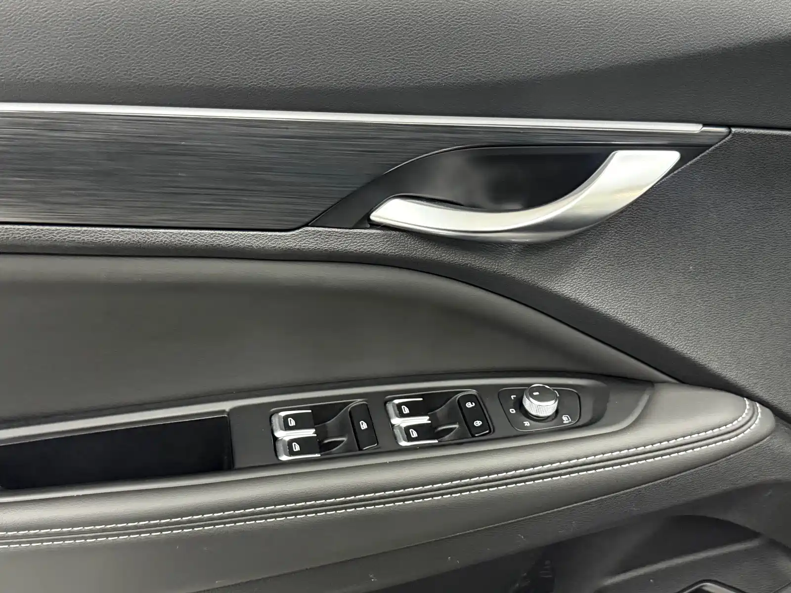 Photo 10 - Geely Tugella