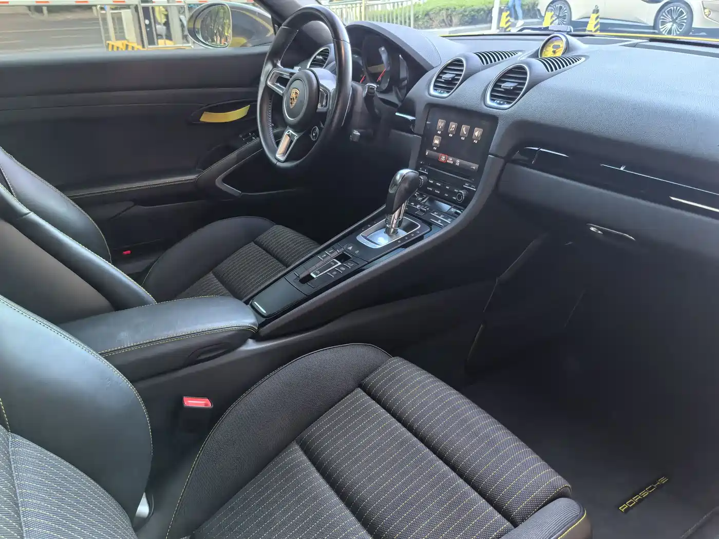 Porsche 718 2019 Boxster T 2.0T фото 12