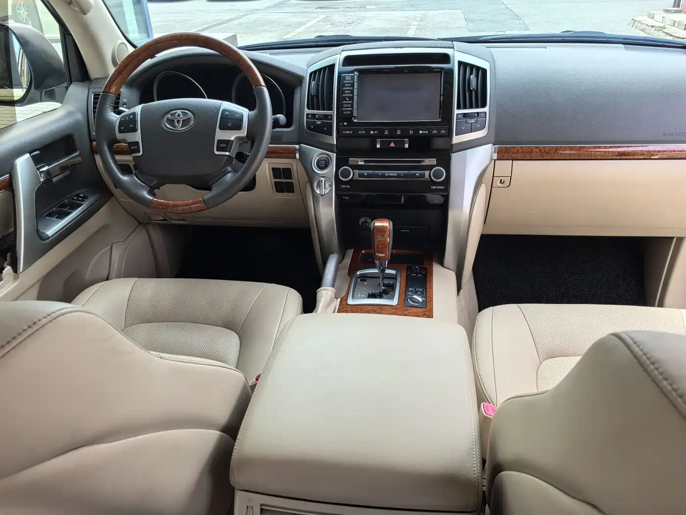 Toyota Land Cruiser 2012 4.6L Automatic VX-R фото 11