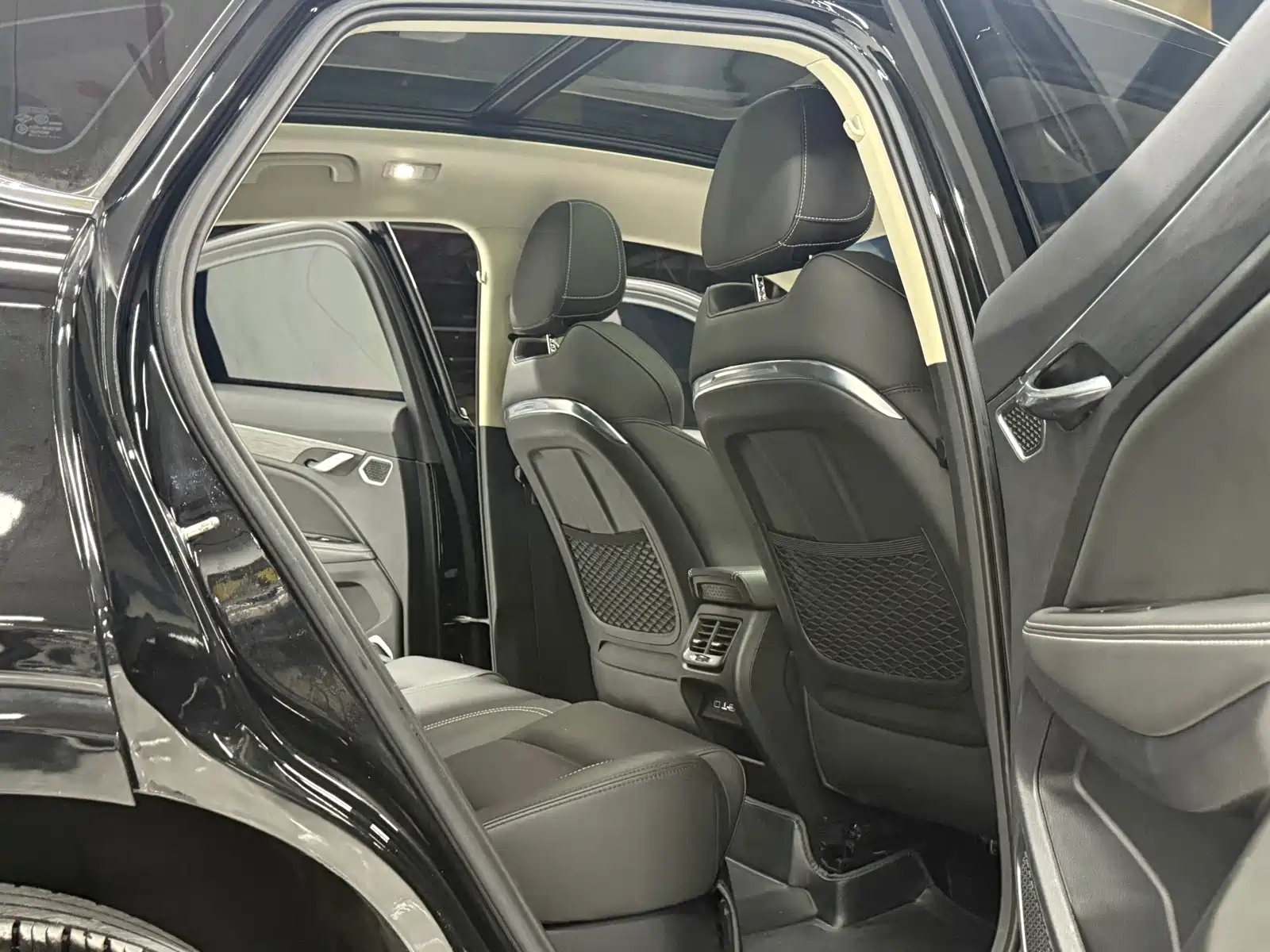 Photo 8 - Geely Tugella