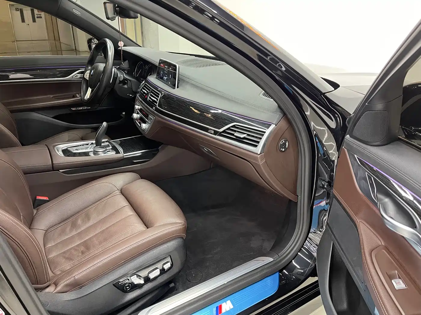 BMW 7 Series 2018 730Li Leading Type M Sport Package фото 11