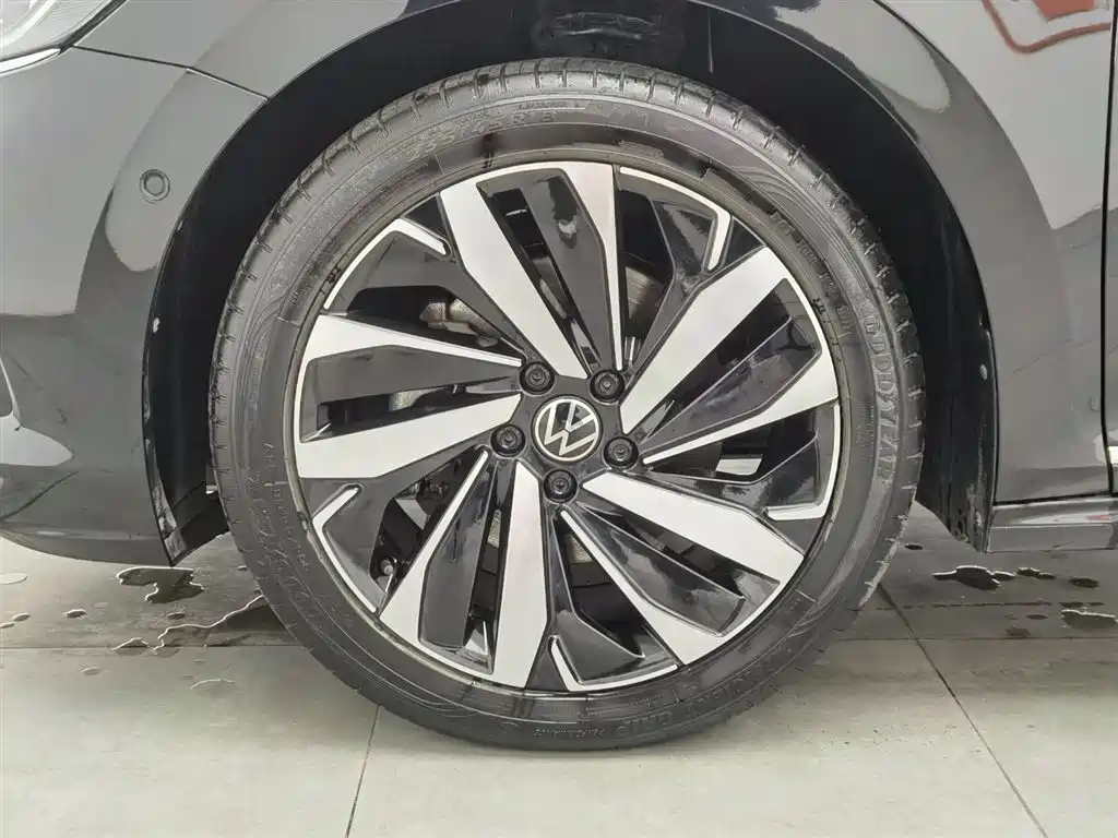 Volkswagen Passat 2022 330TSI Luxury Edition фото 17
