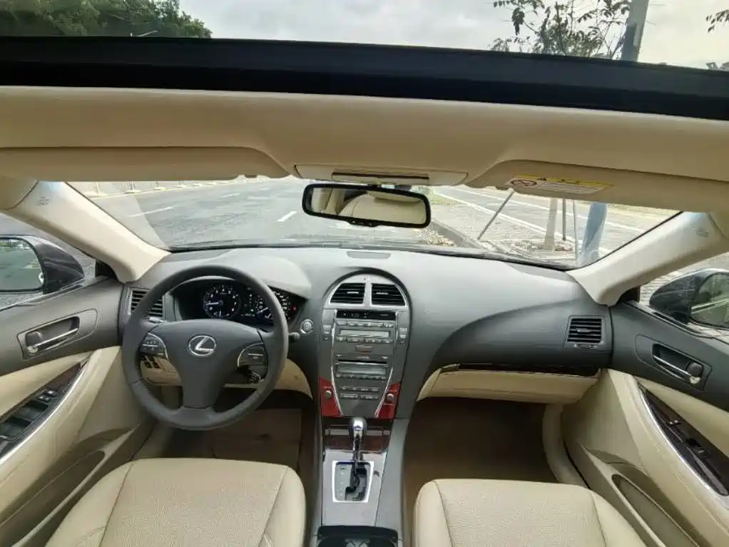 Фото 6 - Lexus ES