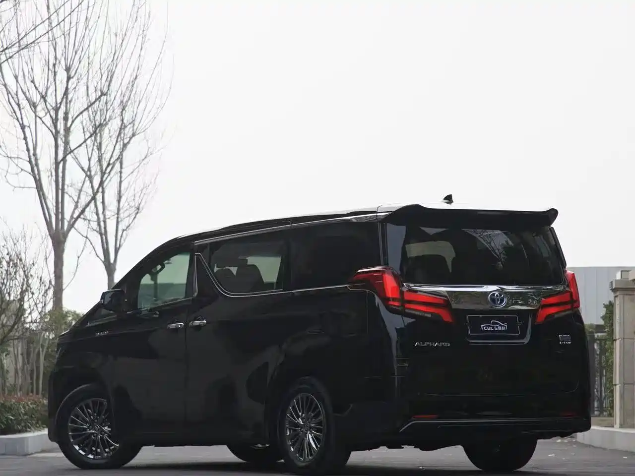 Toyota Alphard 2021 Hybrid 2.5L Ultimate фото 4