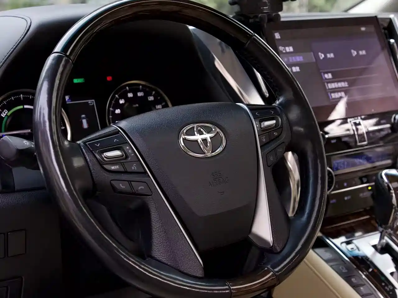 Toyota Alphard 2021 Hybrid 2.5L Ultimate фото 18