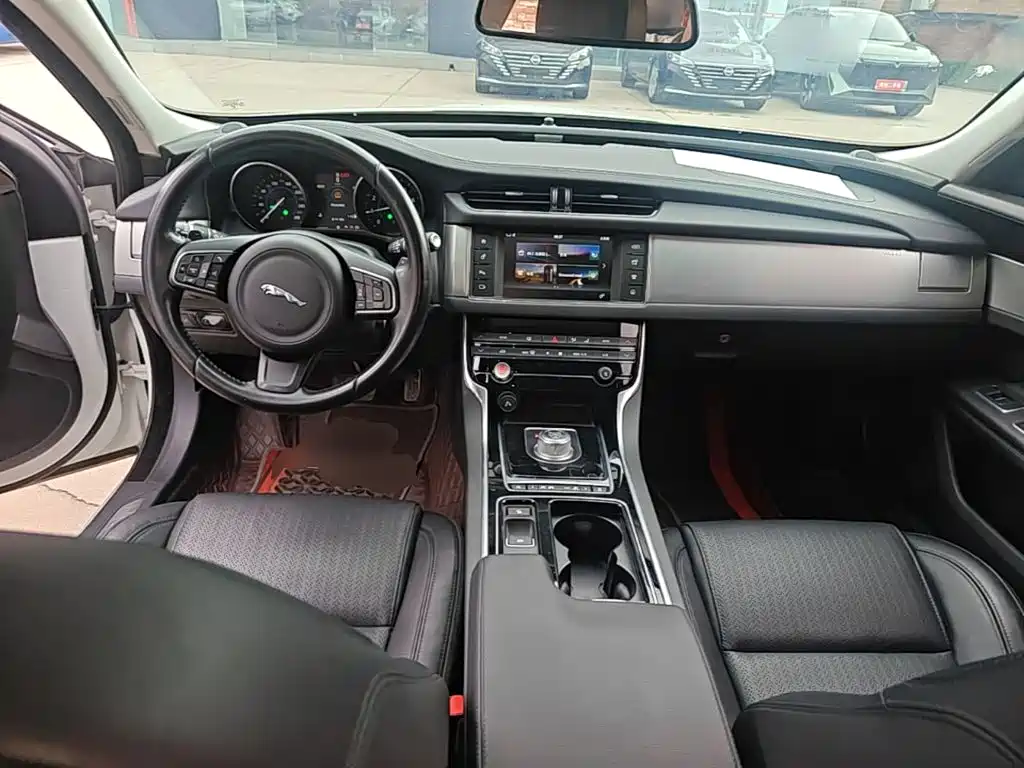 Jaguar XF 2016 2016 XF 2.0T 2WD Elegance Edition