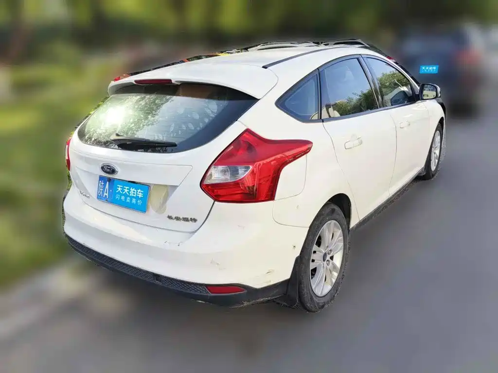 Фото 2 - Ford Focus