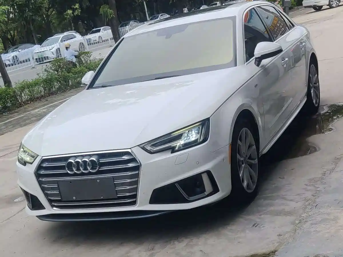 Фото 1 - Audi A4L