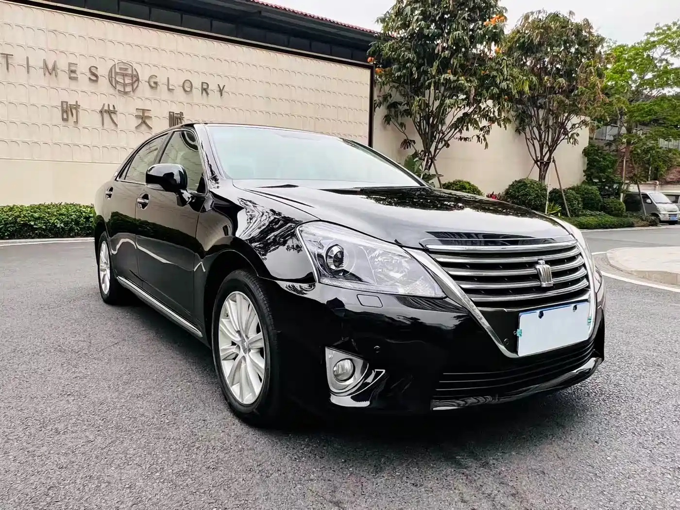 Toyota Crown 2012 2.5L Royal Leather Edition фото 3