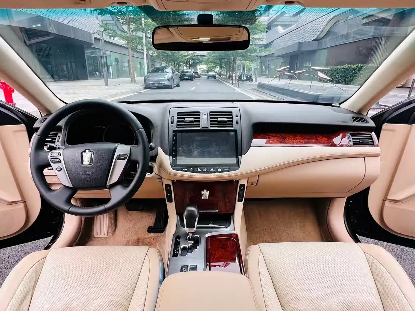 Toyota Crown 2012 2.5L Royal Leather Edition фото 6