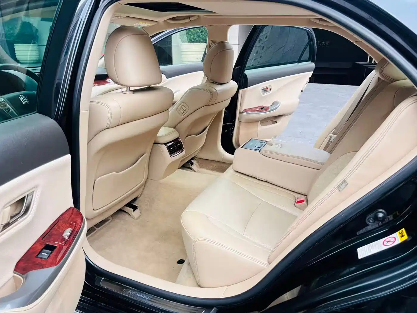 Toyota Crown 2012 2.5L Royal Leather Edition фото 8
