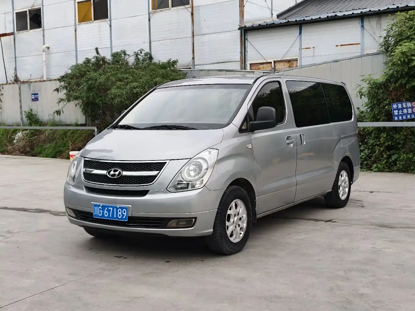Hyundai H-1 Grand Starex 2011 2.4L Luxury Edition