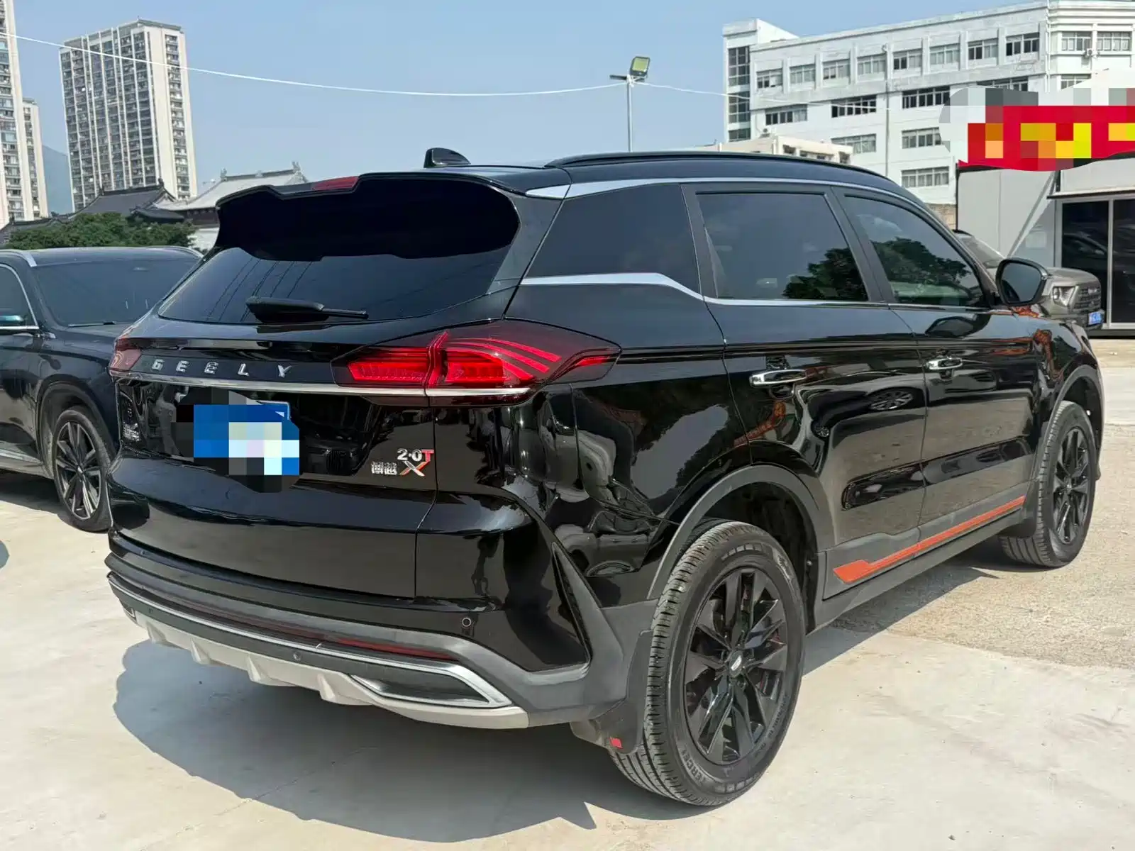 Photo 11 - Geely Atlas