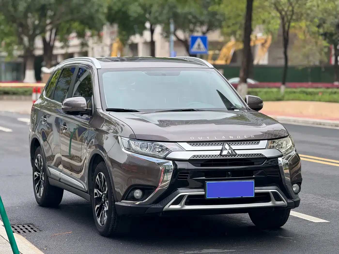 MITSUBISHI OUTLANDER