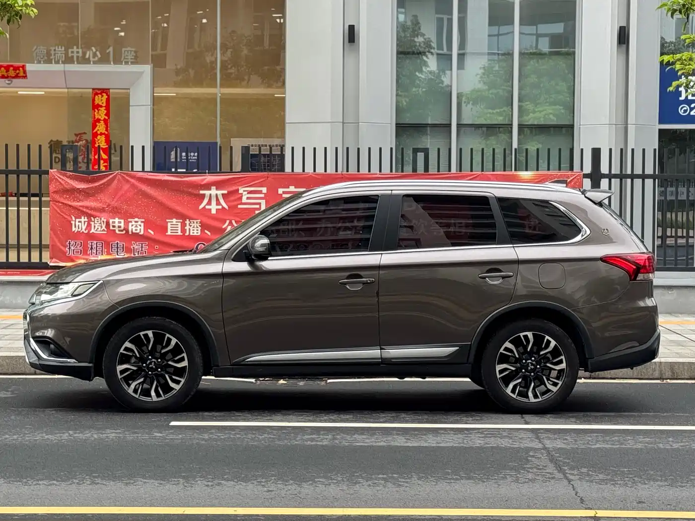 MITSUBISHI OUTLANDER