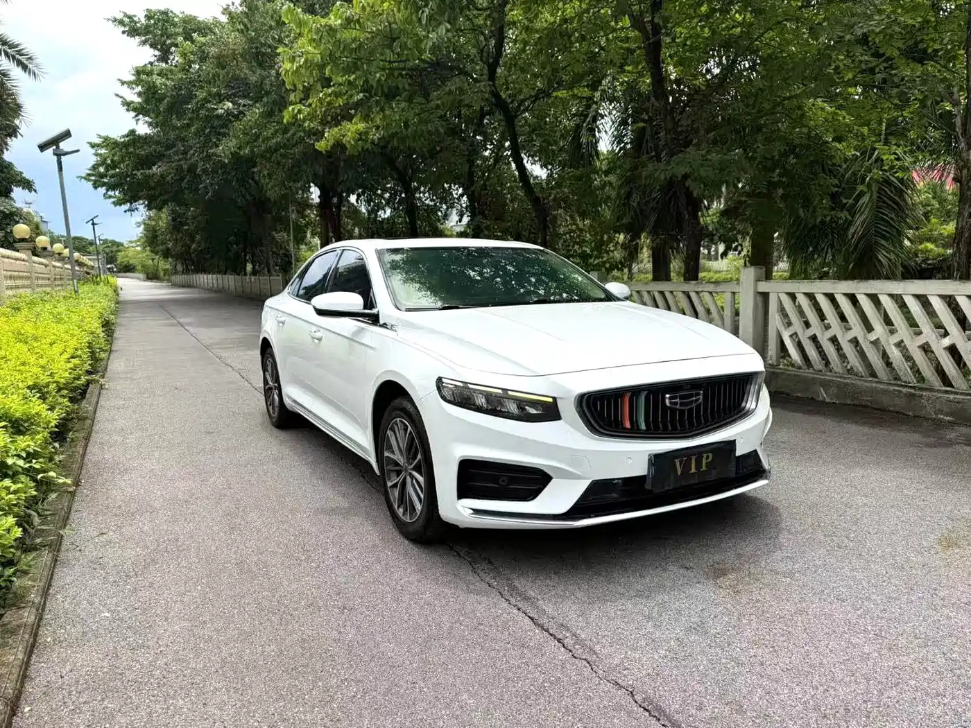 Фото 3 - Geely Preface