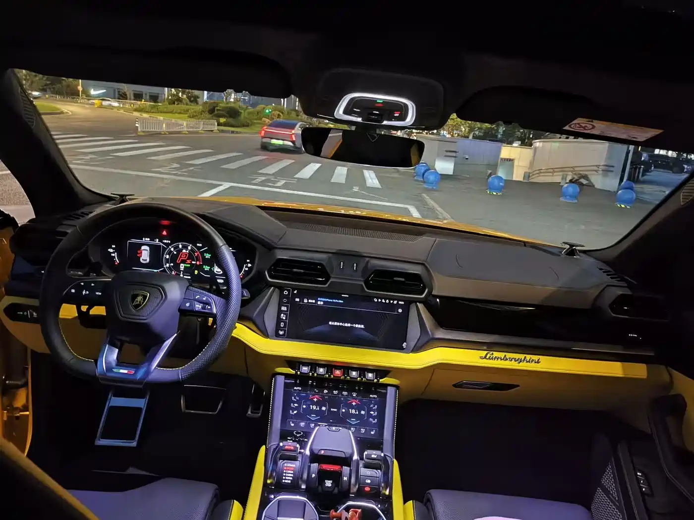 Lamborghini Urus SE 2026 2025 4.0T Standard Edition