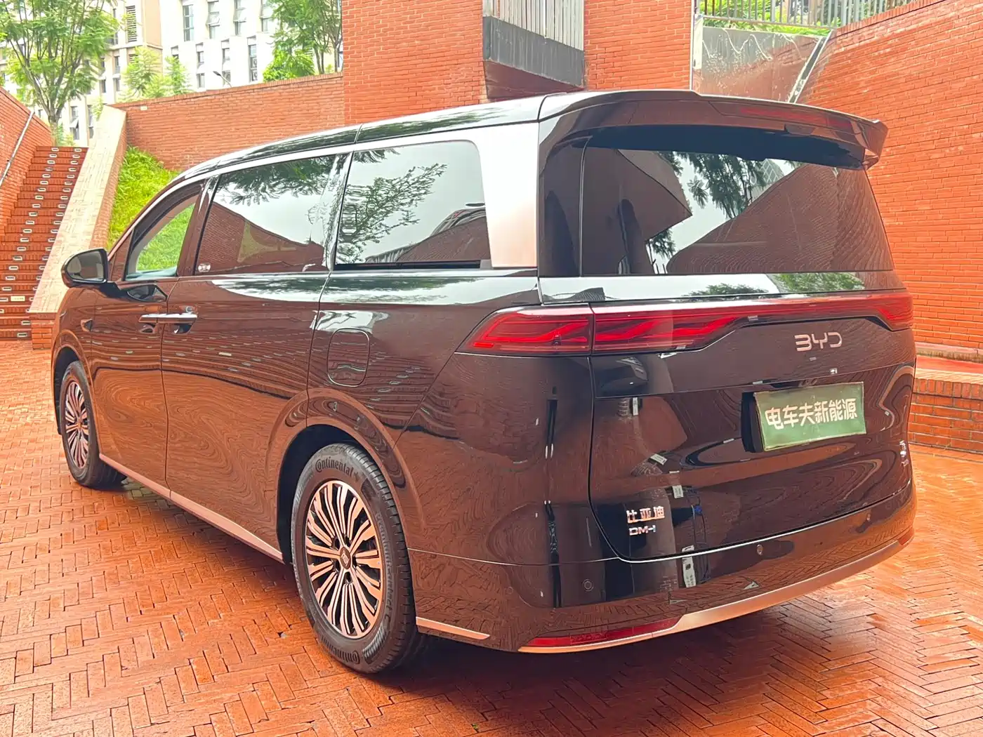 BYD Xia 2025 2025 DM-i 1.5T 180km Surpass Edition