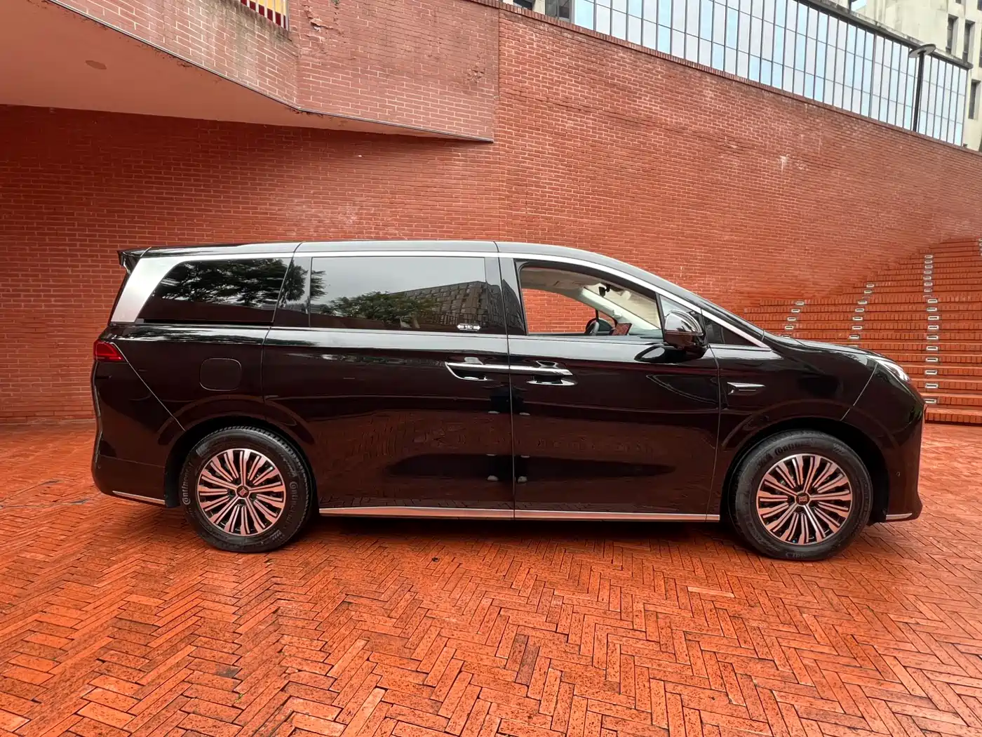 BYD Xia 2025 2025 DM-i 1.5T 180km Surpass Edition