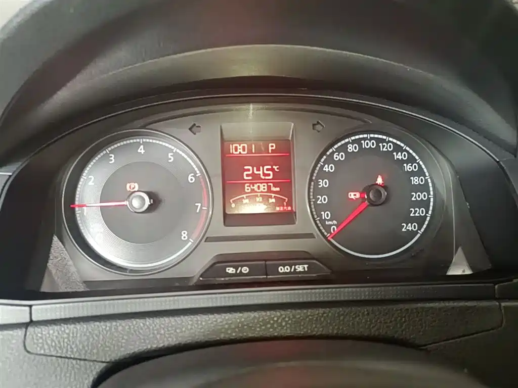VOLKSWAGEN SANTANA